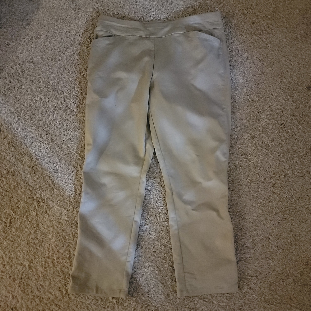 Croft & Barrow Women's Light Khaki Ankle Pants